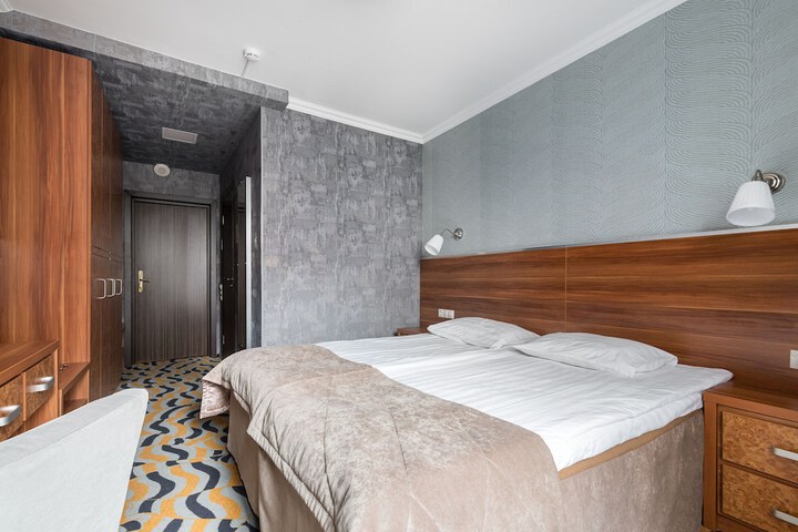 Room 17 of 65