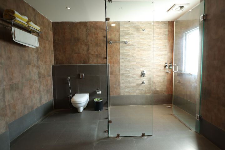 Room 17 of 28