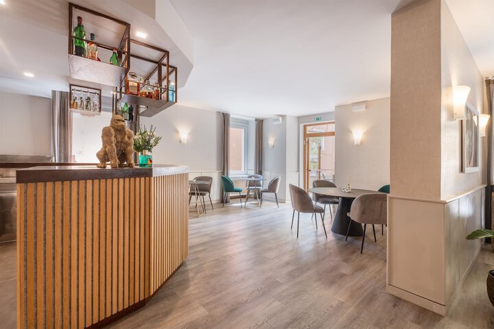 Lounge 60 of 73
