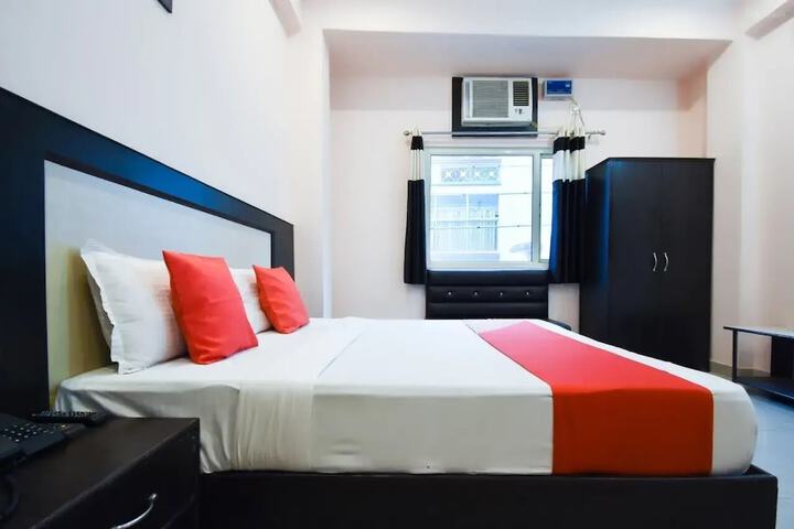 Room 6 of 10