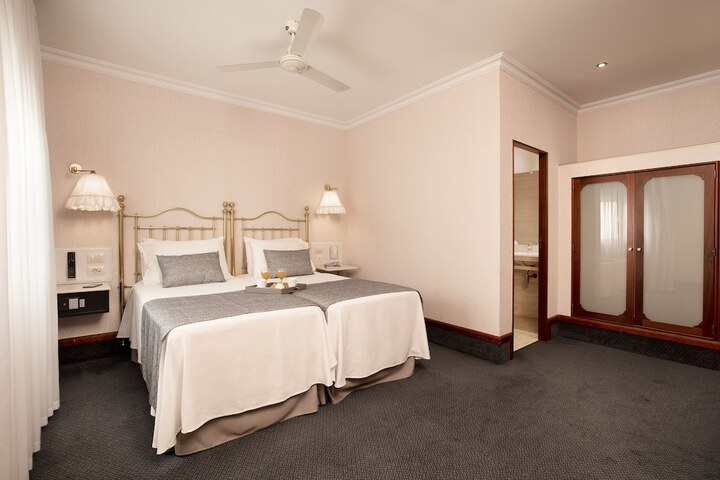 Room 9 of 65