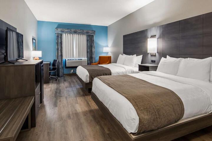 1 King Bed Sofa Bed Microwave and Refrigerator High Speed Internet Accessible Full Breakfast (5 of 9)