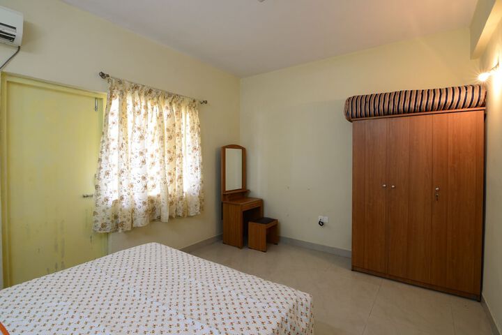 Room 5 of 16