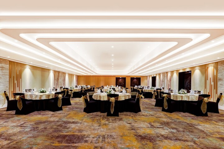 Ballroom/Hall 73 of 94