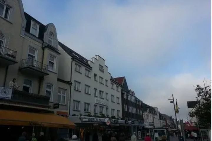 HOTEL CLAUSEN