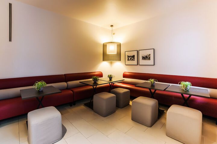 Lounge 49 of 60