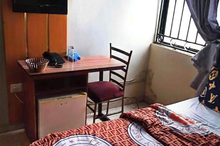 Room 2 of 27