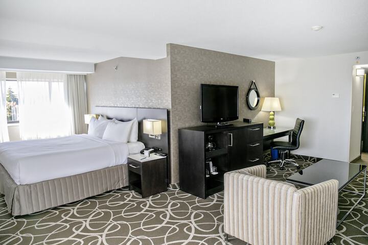 Room 3 of 74