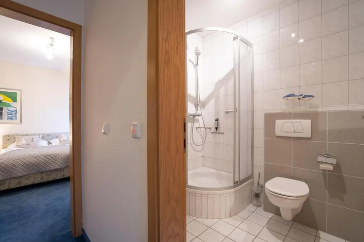 Room 6 of 14