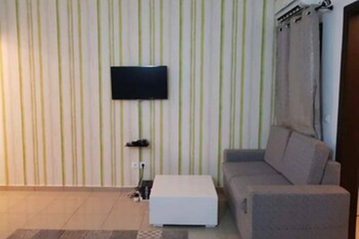 Room 4 of 9