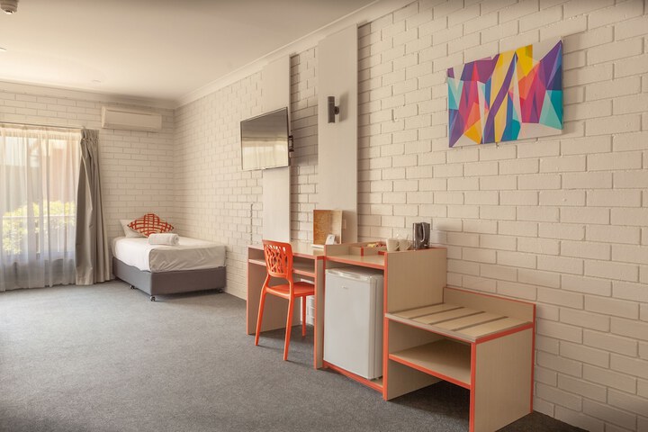 Room 14 of 76