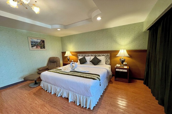 Room 17 of 51