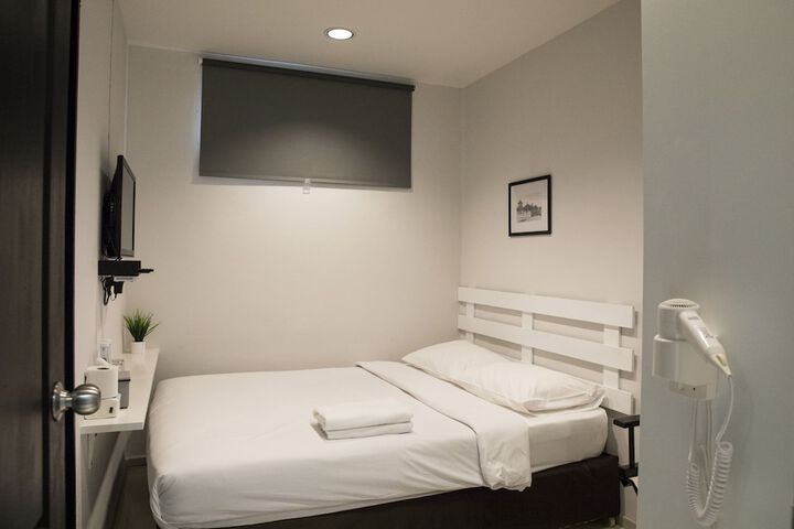Room 25 of 142