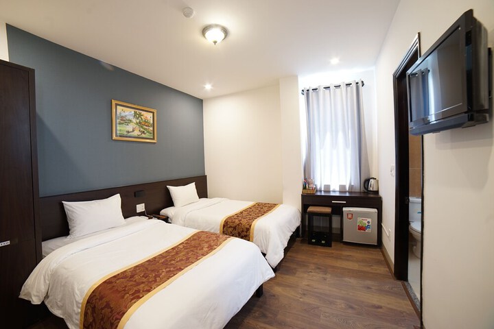 Room 6 of 23