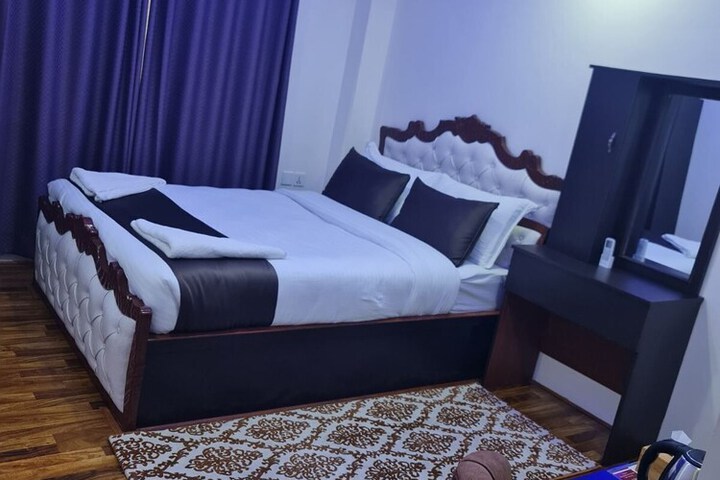 Room 2 of 10