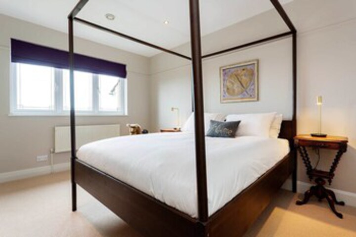 Room 25 of 31