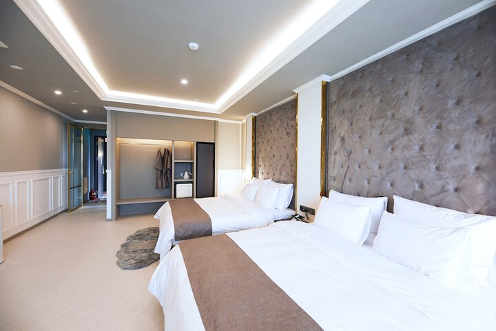 Room 17 of 53