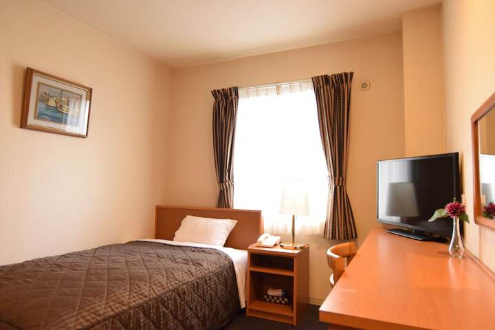 Room 4 of 33