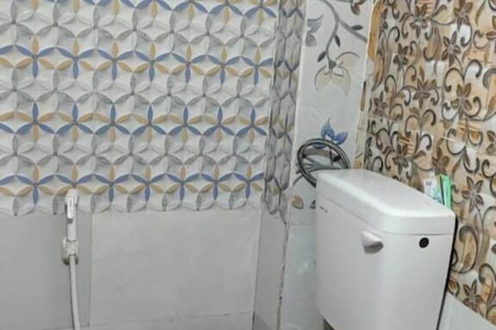 Room 8 of 10