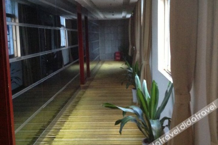 Danfengbailu Business Hotel