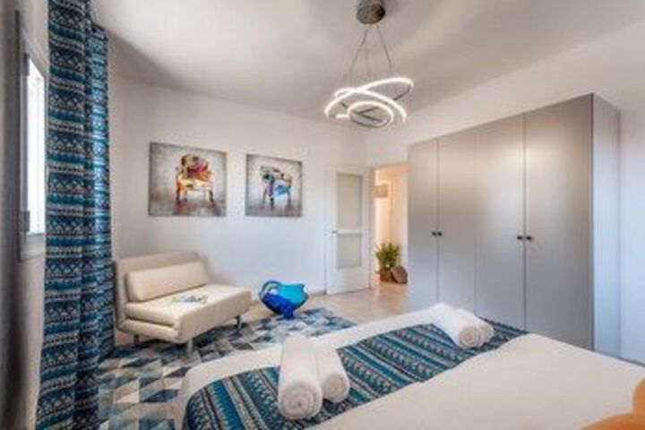 Room 4 of 16