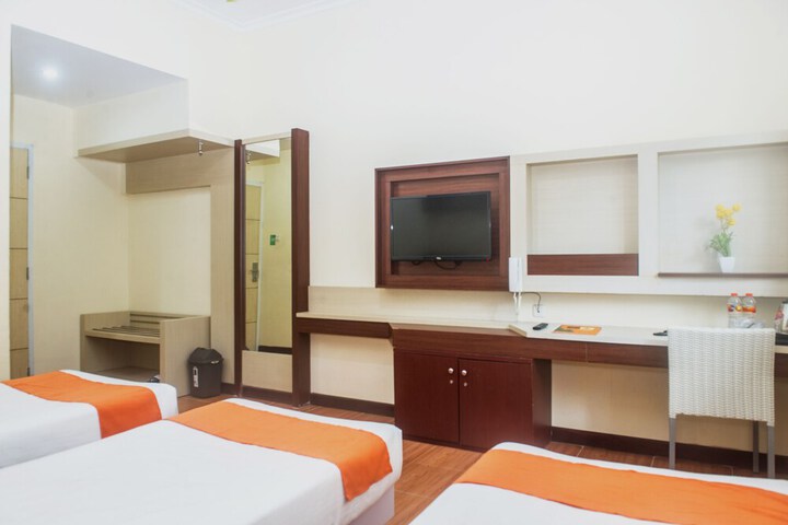 Room 16 of 122