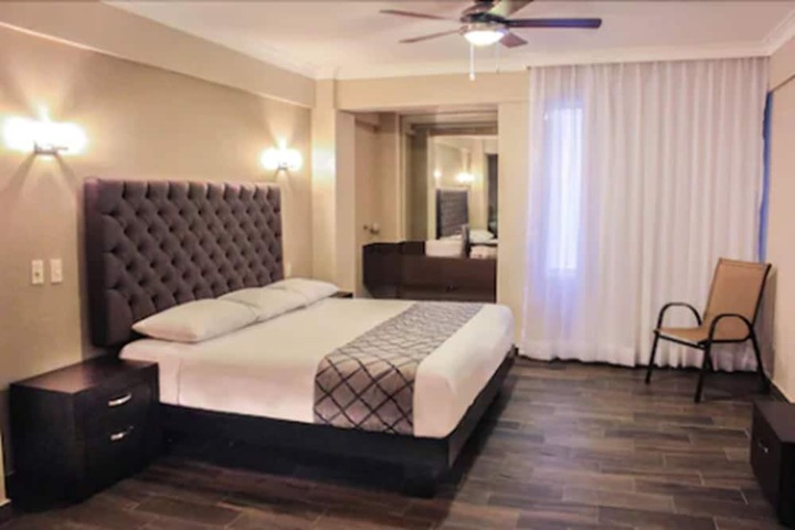 Room 4 of 17