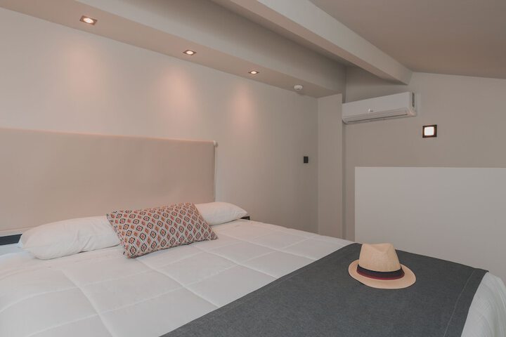 Room 7 of 28