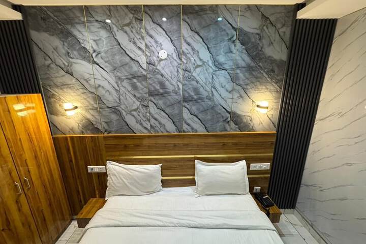 Room 6 of 26
