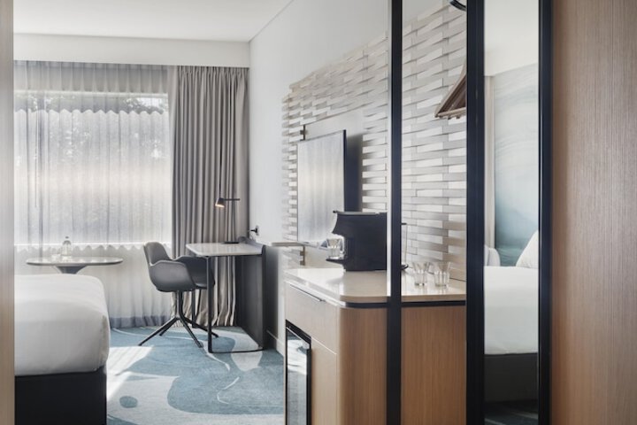 Room 4 of 61