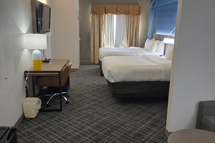 Room 10 of 29