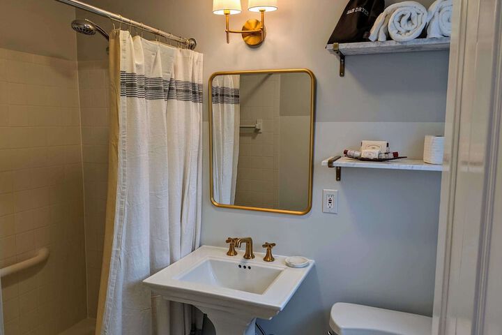 Room 210 of 258