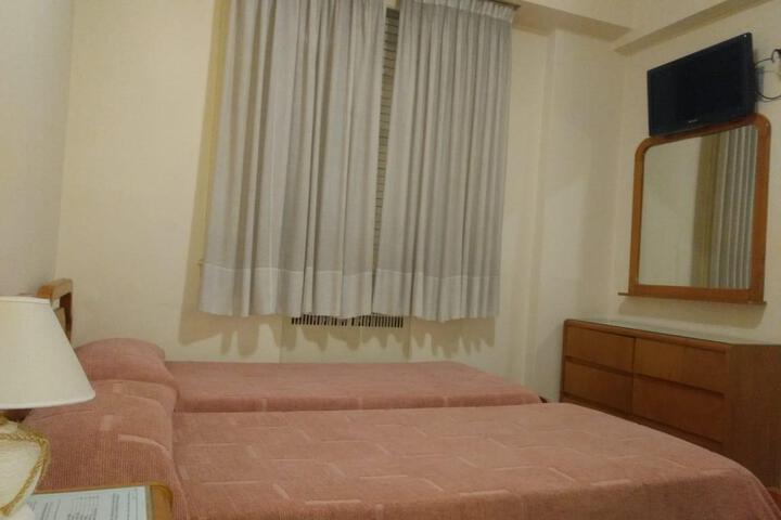 Room 11 of 34