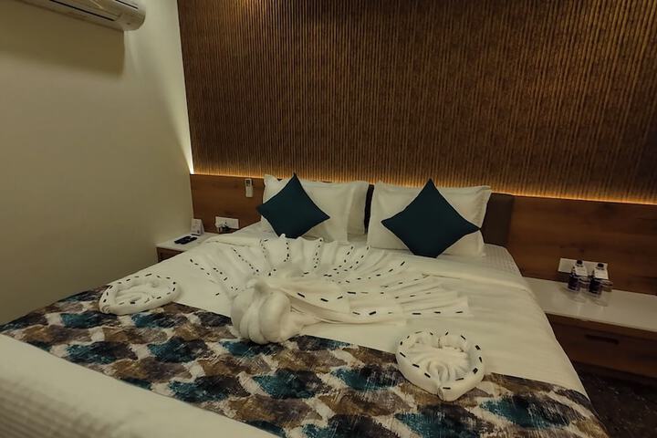 Room 8 of 87