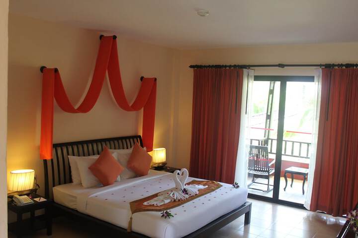 Room 28 of 136