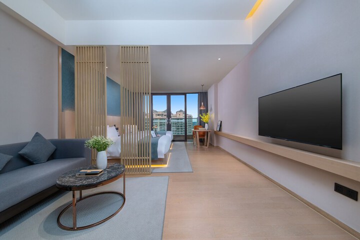 Room 4 of 28