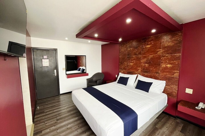 Room 33 of 64