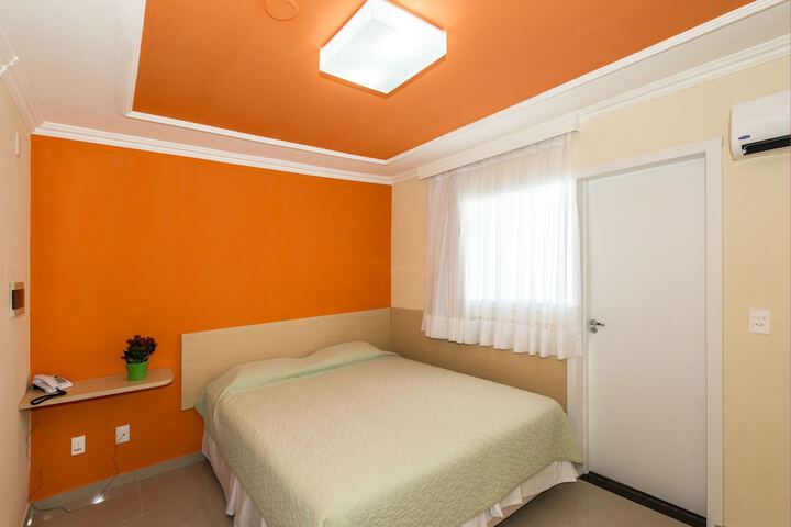 Room 6 of 75