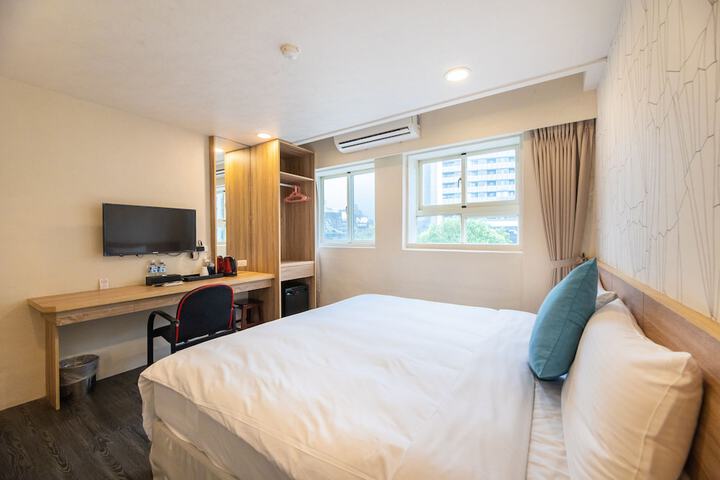 Room 27 of 39