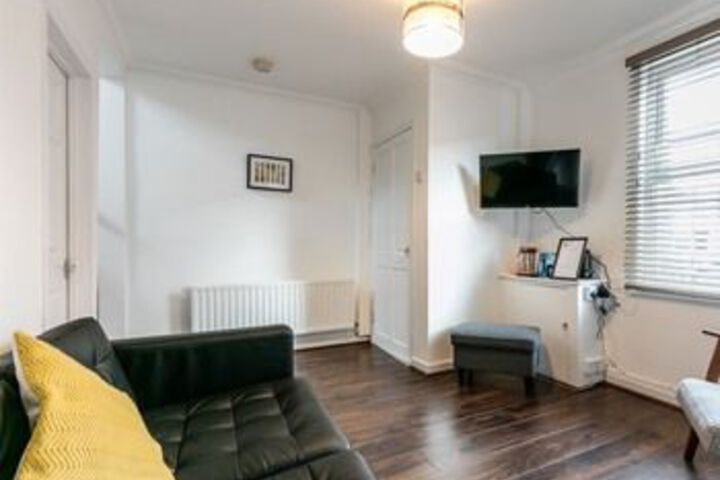 Room 8 of 16
