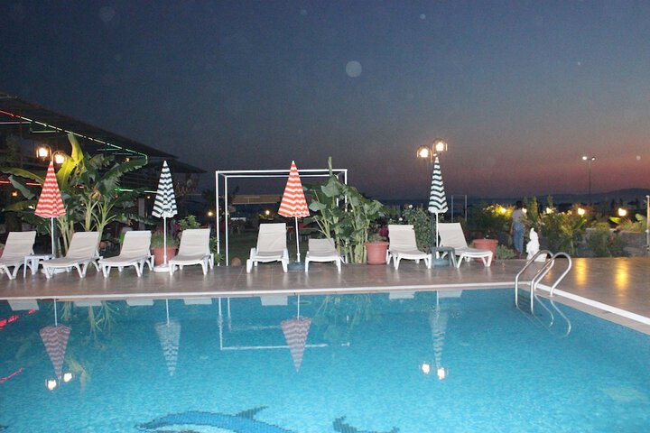 Pool 14 of 27