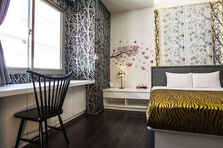 Room 2 of 51