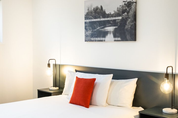 Room 6 of 105