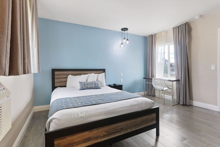 Double Single Use Queen Size Bed (1 of 4)