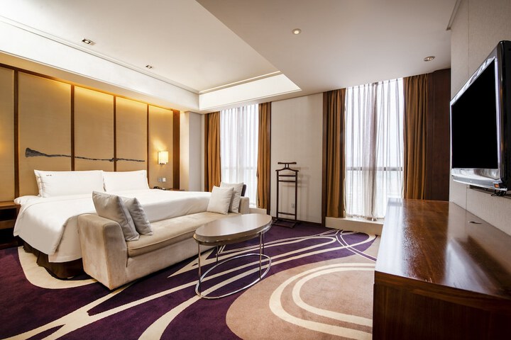 Room 5 of 109