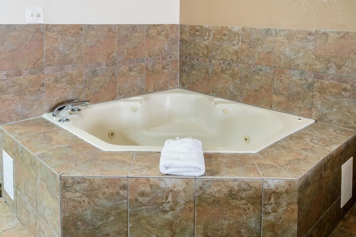 Jetted tub