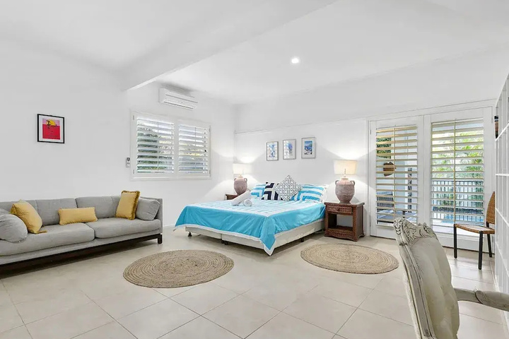 Stunning Sunshine Beach House in Prime Location - 31 Ferguson Street