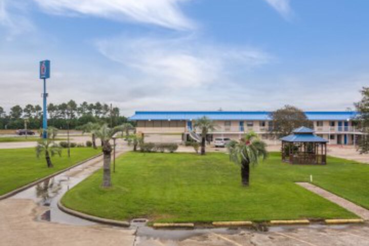 Hotel Exterior 45 of 58