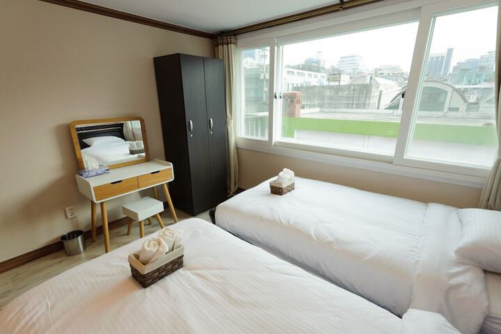 Room 13 of 86