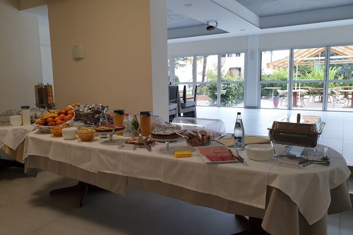 Breakfast/Coffee Service 37 of 40